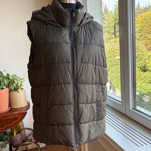 Zara Khaki lightweight Puffer Vest with Hood medium size